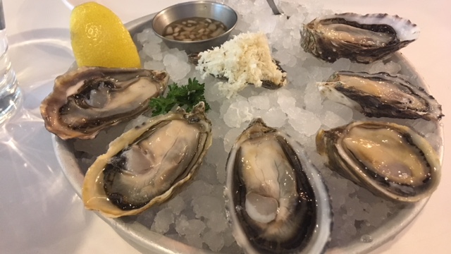 Fanny Bay Oyster Bar & Shellfish MarketバンクーバーのオイスターバーDine Out Vancouver 2019特別メニュー